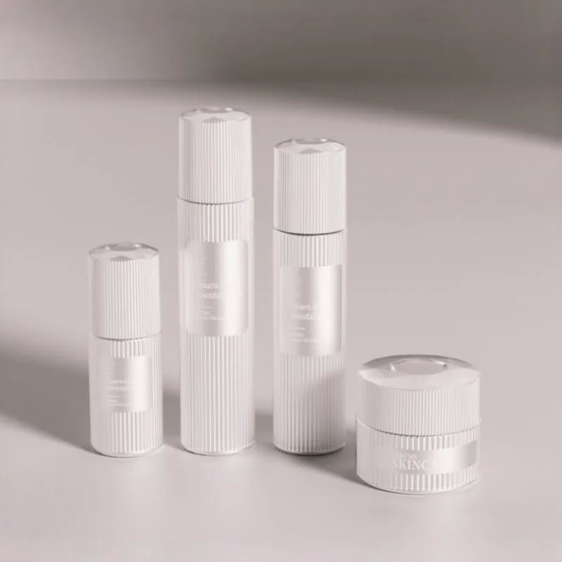 Luxus-Kosmetikflasche aus Glas mit Streifenlinie, individuelle, einzigartige Glasflasche mit dickem Boden