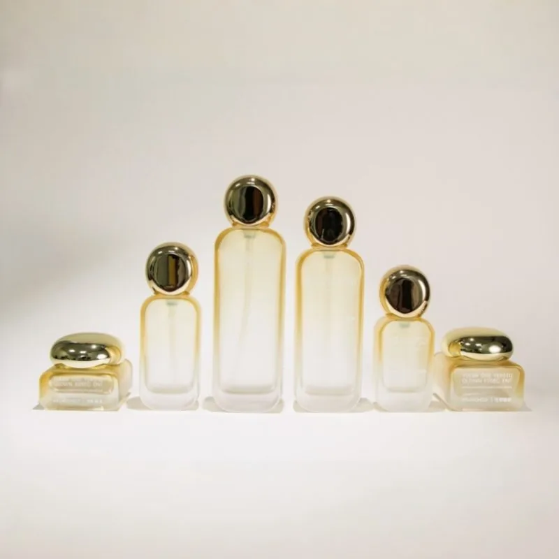 Luxuriöses Geschenkset mit 6 bernsteinfarbenen Glasflaschen, flacher quadratischer Glasflasche, Kosmetikverpackung