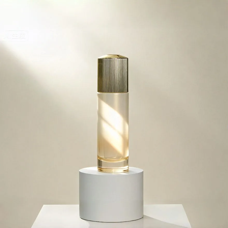 Luxus-Kosmetikflasche aus Glas mit Streifenlinie, individuelle, einzigartige Glasflasche mit dickem Boden