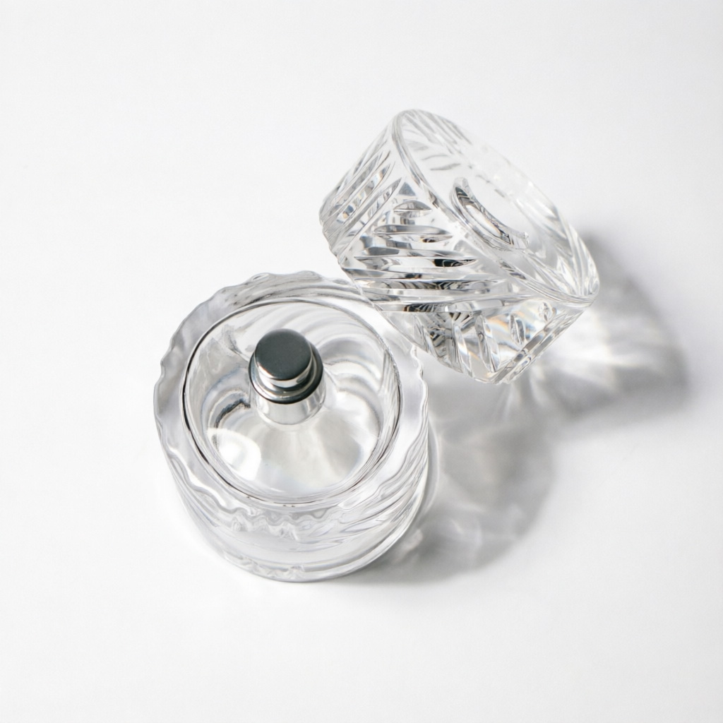 Embossed Round Glass Perfume Bottle with Silver Spray Pump 50ml
