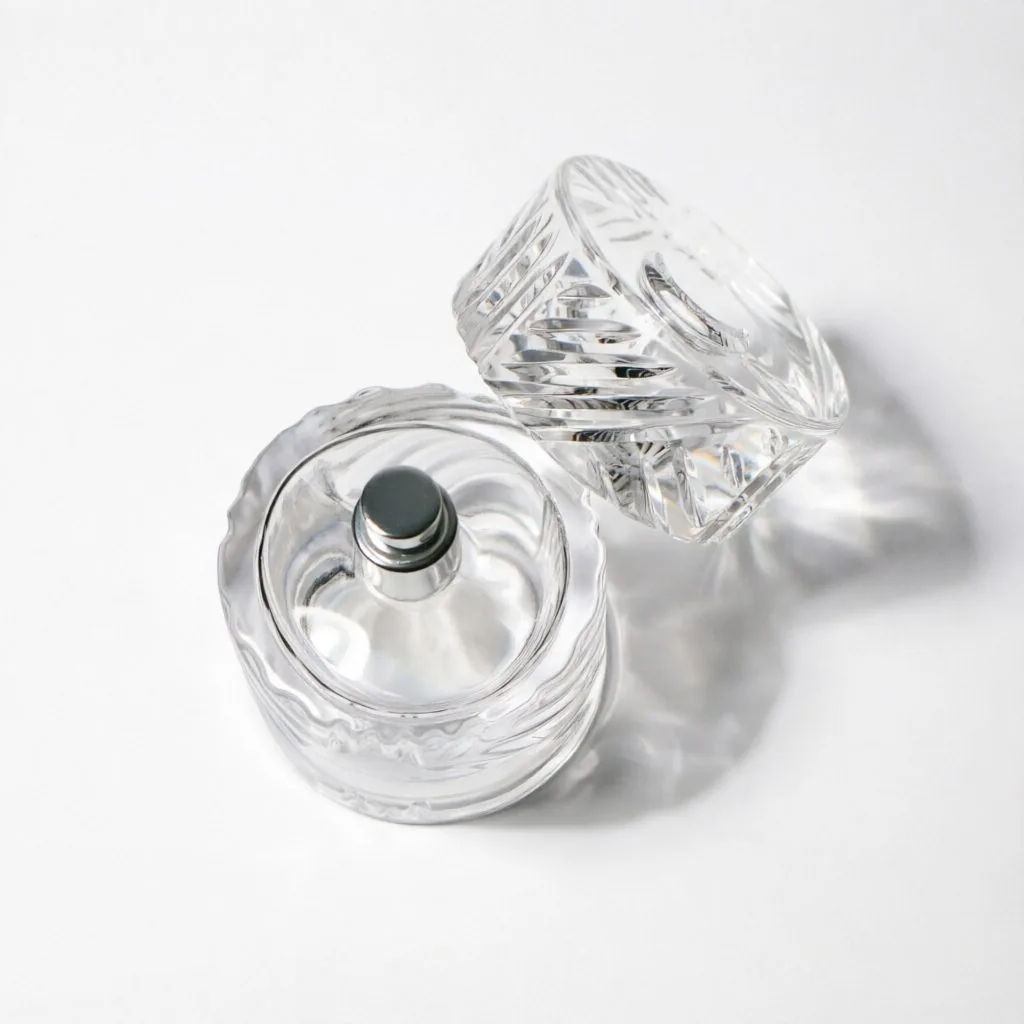 Embossed Round Glass Perfume Bottle with Silver Spray Pump 50ml